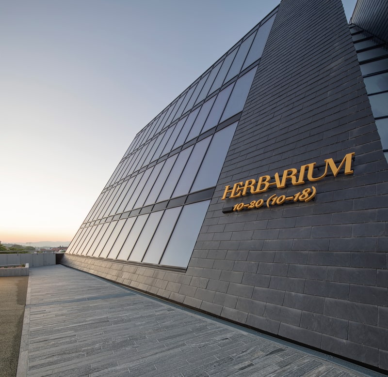 Herbarium i Stavanger med logo på fasaden