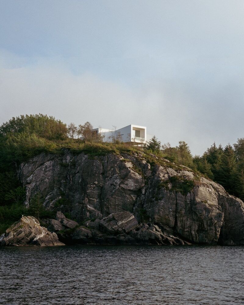 Villa Austevoll liggende ytterst på klippe