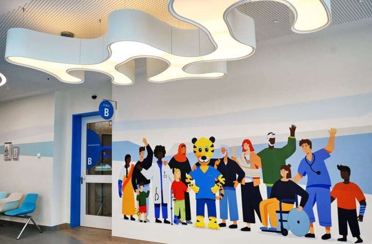 Barne- og ungdomssenteret Bethel med figurer på veggene