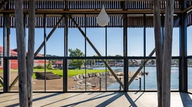 Speilvendte glassfasader fornyer historisk garntørke