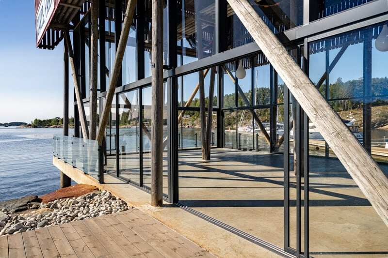 Garntørka i Son med med glassfasade på innsiden av stolpene