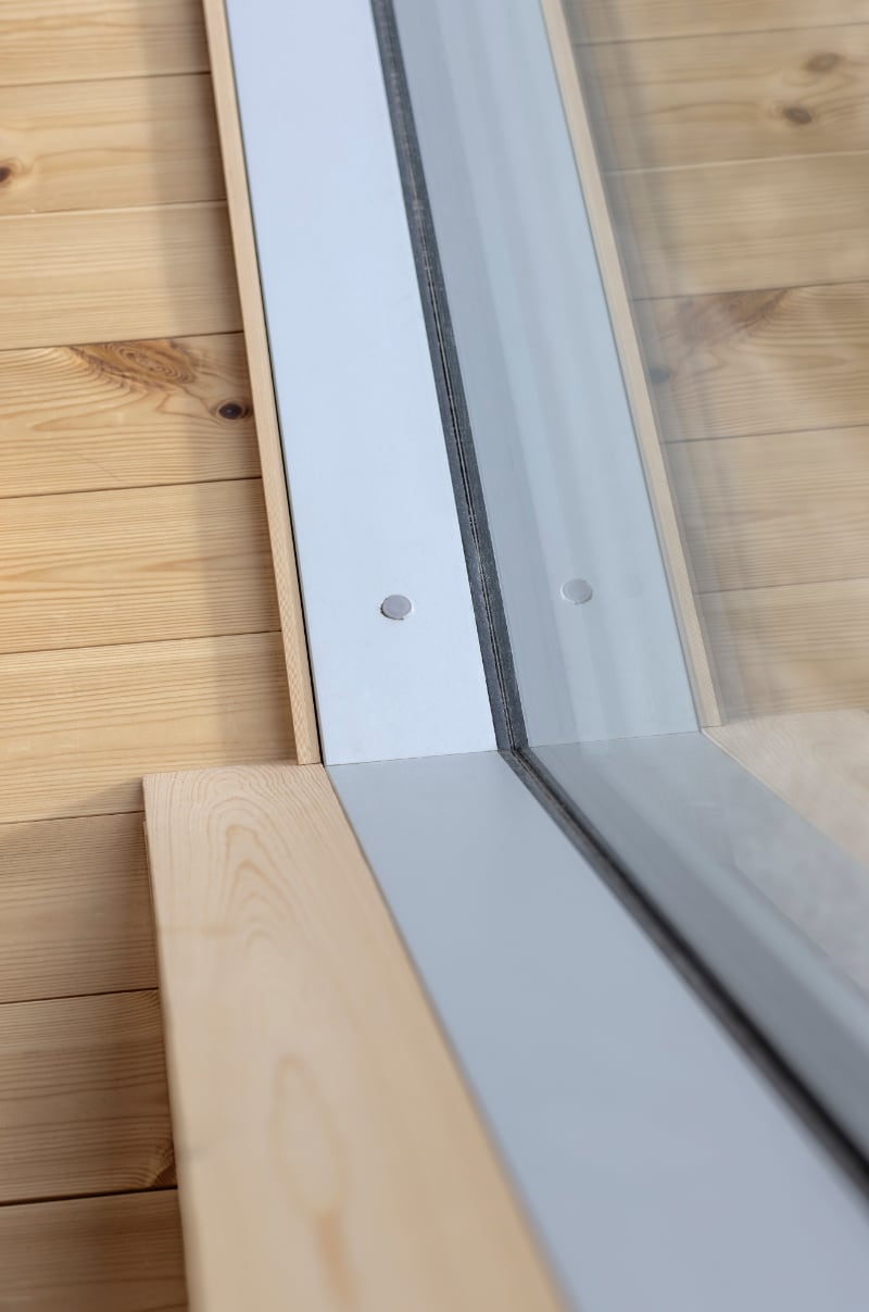 hytte-sorbraaten-detalj-ramme