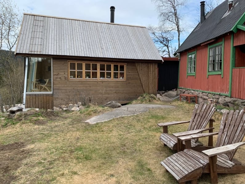 hytte-sorbraaten-tun-stoler
