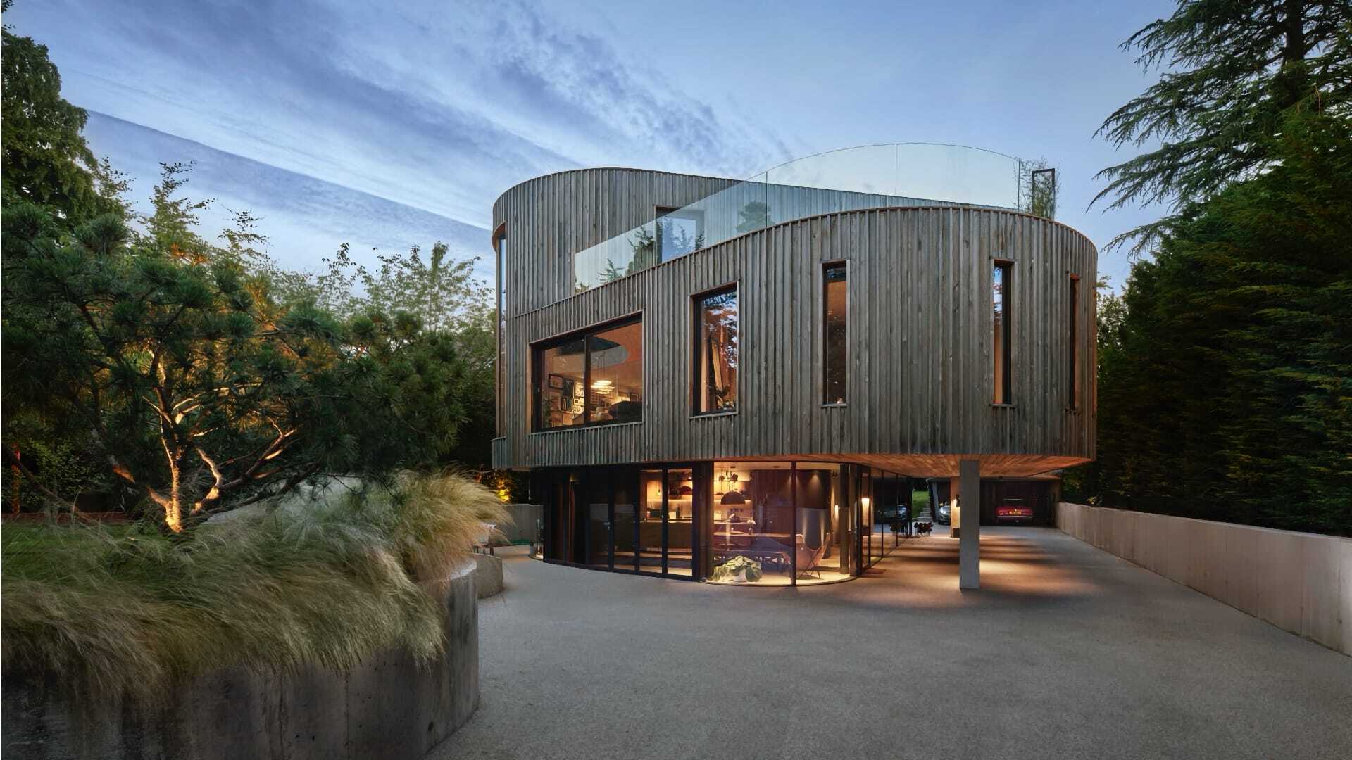 Villa Offland i skumringen