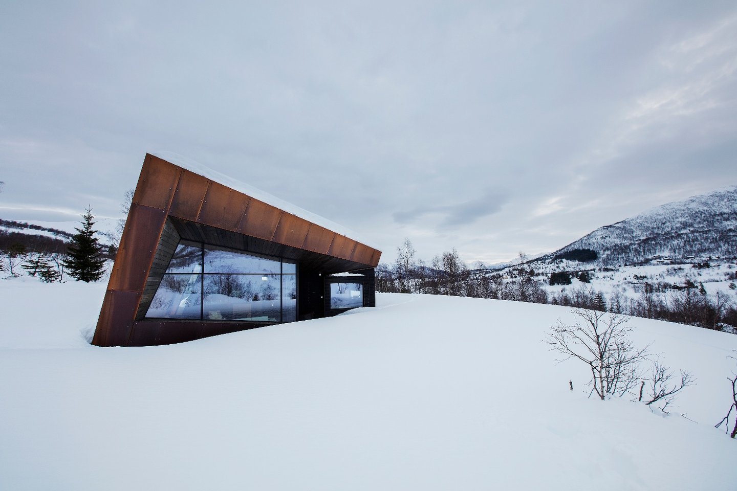 Black Lodge i vinterlandskap