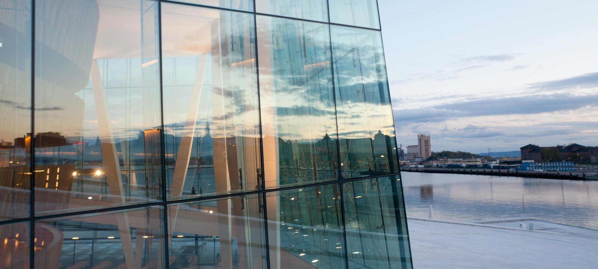 Den norske opera nærbilde av glassfasade